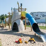 676, Seepark Apartment *